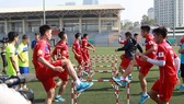 Đội tuyển U23 Việt Nam trong buổi tập luyện chờ ngày sang Thái Lan dự M-150 Cup. Ảnh: MINH HOÀNG