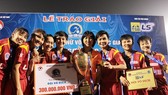 Kim Chi cùng đội nữ TPHCM vừa bảo vệ thành công ngôi Hậu ở giải VĐQG 2017. Ảnh: ANH TRẦN