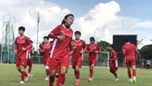 Các nữ tuyển thủ Việt Nam trên sân tập ngày 4-7