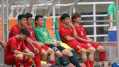 Nỗi buồn của các cầu thủ Việt Nam sau khi thua ở loạt sút luân lưu. Ảnh: DŨNG PHƯƠNG