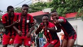 Các cầu thủ African Team Việt Nam bảo vệ thành công ngôi vô địch. Ảnh: Anh Trần