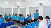 HLV Phạm Minh Giang thay mặt BHL báo cáo sơ lược quá trình chuẩn bị của đội trong thời gian qua. Ảnh: Anh Trần