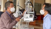 Bệnh viện quận Tân Phú được trao tặng hàng chục máy thở oxy lưu lượng cao 