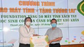 50 học sinh nghèo, học giỏi tại TP Thủ Đức được tặng máy tính xách tay