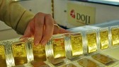 Gold escalates to nearly VND41.7 million per tael