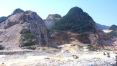 The landscape of mountains in Quy Hop District in Nghe An Province is destroyed because of white marble mining. (Photo: SGGP)