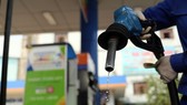 Fuel prices simultaneously decline