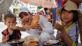 Cùng Hoa hậu H’Hen Niê khám phá các điểm bán bánh mì nổi tiếng tại TPHCM