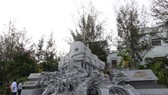 The sculpture, “The legendary Truong Son” by artist Dinh Gia Thang (Photo: Sggp)
