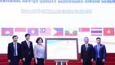 The Ho Chi Minh University of Technology under the Vietnam National University, Ho Chi Minh City receives the institutional AUN-QA quality certificate on January 22 (Photo: VNA)