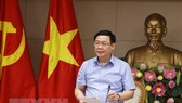 Deputy Prime Minister Vuong Dinh Hue addresses the meeting (Photo: VNA)