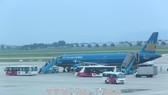 An airplane of Vietnam Airlines at the Noi Bai Airport (Photo: VNA)