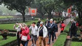 Foreign visitors at Temple of Literature - a popular historical site in Hanoi (Photo: VNA)