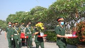 The People’s Committee of Quang Tri Province held a ceremony on May 5 to rebury 16 sets of remains of Vietnamese voluntary soldiers and experts who died in Laos during wartime. (Photo: SGGP)