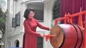 Vice State President, Dang Thi Ngoc Thinh beats the drum to start the new school year at Le Quy Don High School.