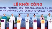 Prime Minister Nguyen Xuan Phuc (centre) and other officials press buttons to mark the start of construction of the Mai Son - National Highway 45 expressway on September 30 (Photo: VNA)