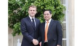 Vietnamese Prime Minister Pham Minh Chinh (R) and his French counterpart Jean Castex. (Photo: VNA)