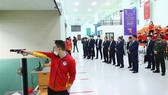 Prime Minister Pham Minh Chinh and officials examine training at the national sports training centre in Hanoi on April 18. (Photo: VNA)