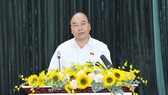 State President Nguyen Xuan Phuc speaks at the meeting.
