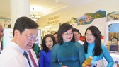 Vice Chairwoman of the HCMC People’s Committee Phan Thi Thang visits a display booth of Nghe An Province's local products. (Photo: SGGP)
