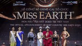 Head of the organization board of Miss Ethnic Vietnam 2022, Truong Ngoc Anh (3rd, L) and Ms. Lorraine Esperidion Schuck (2nd, R) sign an agreement on organizing Miss Earth 2023 in Vietnam.
