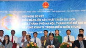 At the conference, Hanoi and HCMC, and localities of the central economic key region signed an agreement on tourism development cooperation.