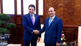 President Nguyen Xuan Phuc (R) receives UAE Ambassador to Vietnam Obaid Saeed Al Dhaheri. (Photo: SGGP)