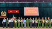 Major General Le Hong Nam, Director of the HCMC Public Security Department on November 8 hands over a decision on applauding the police units that gained outstanding achievements in dismantling a drug trafficking network.
