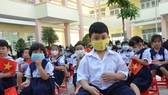 Học sinh Trường Tiểu học Nguyễn An Ninh phấn khởi trong lễ khánh thành và khai giảng năm học mới