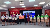 Quận 3: Phát động Tuần lễ hưởng ứng học tập suốt đời và trao tặng thiết bị học trực tuyến cho học sinh khó khăn