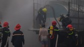 Xe chở hóa chất độc hại bất ngờ bốc khói cả chục mét