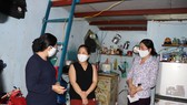Đồng chí Võ Thị Dung, Phó Bí Thư Thành ủy TPHCM thăm phòng trọ công nhân tại quận Tân Bình