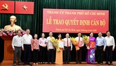 Thành ủy TPHCM trao quyết định nhân sự nhiều vị trí