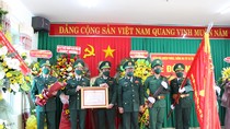 Tâp thể cán bộ, chiến sĩ Đoàn 3 đón nhận Huân chương Chiến công hạng Nhì