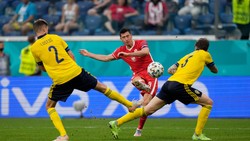 Pha ghi bàn đẳng cấp của Lewandowski