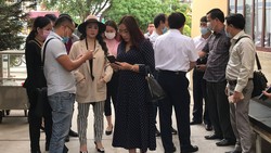 Nhiều người tiếp tục đến cơ quan chức năng tố cáo ông Võ Hoàng Yên lừa đảo. Ảnh: QUỐC HÙNG