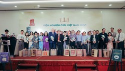 Viện nghiên cứu Việt Nam học ra mắt 4 bộ sách Tết