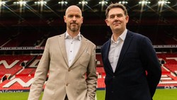 HLV Erik ten Hag (trái) và Giám đốc bóng đá John Murtough. Ảnh: Getty Images