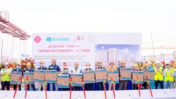 Hòa Bình vui mừng cất nóc dự án Lotte Mall Hà Nội - Tháp SR và chào đón 1,7 triệu giờ an toàn