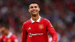 Ronaldo sẽ kiếm thêm nhiều tiền nho7`1 chi1nhn sách thuế mới
