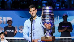 Djokovic thể hiện phong độ "nhất phẩm", giành chiếc cúp hoành tráng