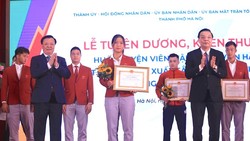 Lãnh đạo Thành ủy và UBND thành phố Hà Nội đã tuyên dương khen thưởng các HLV, VĐV thể thao Hà Nội đạt kết quả xuất sắc tại SEA Games 31. Ảnh: TÚ TÚ
