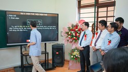Lenovo công bố đã hợp tác xây dựng một “Lớp học thông minh Lenovo” tại Trường THPT Ba Đình, huyện Nga Sơn, Thanh Hóa