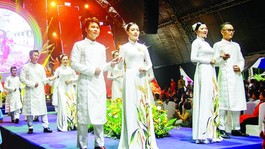 ​Contestants in the the “Charming Ao Dai” beauty contest 