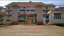 Bình Phước: Hiệu trưởng Trường THPT Đăk-ơ tử vong nghi do rơi từ tầng 3 xuống đất ảnh 1
