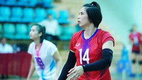 Chủ công Bùi Thị Huệ chơi xuất sắc khi chuyển sang vai trò Libero.