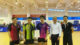 Hai tay vợt giành HCV đôi nam tại SEA Games 30-2019 nhận thưởng sau 2 năm. Ảnh: MINH CHIẾN