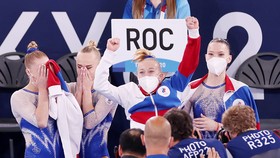 Caqc nữ tuyển thủ TDDC Nga nghẹn ngào trong chiến thắng.