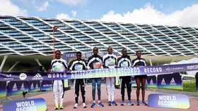 2 kỷ lục thế giới đã được thiết lập trên đường đua 10km và 5km nữ.