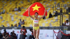 Bùi Thị Thu Thảo ăn mừng HCV nhảy xa nữ tại Asiad 18. Ảnh: DŨNG PHƯƠNG